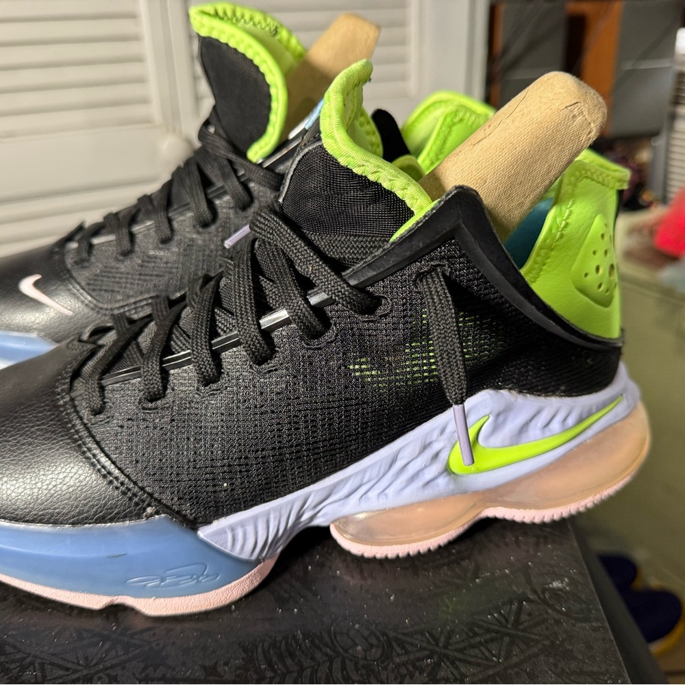 Nike LeBron 19 Black and Green Sneakers with Breathable Fabric